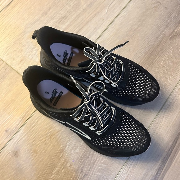 Avia Sz 8 Tennis Shoes - Picture 2 of 5